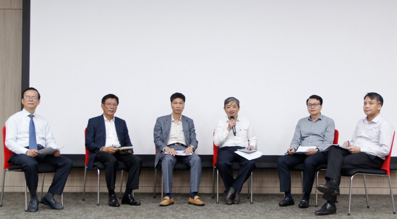 C&aacute;c chuy&ecirc;n gia đ&atilde; chia sẻ, thảo luận, g&oacute;p &yacute; cho dự thảo c&aacute;c Nghị định quy định chi tiết một số điều v&agrave; biện ph&aacute;p tổ chức, hướng dẫn thi h&agrave;nh Luật X&acirc;y dựng.