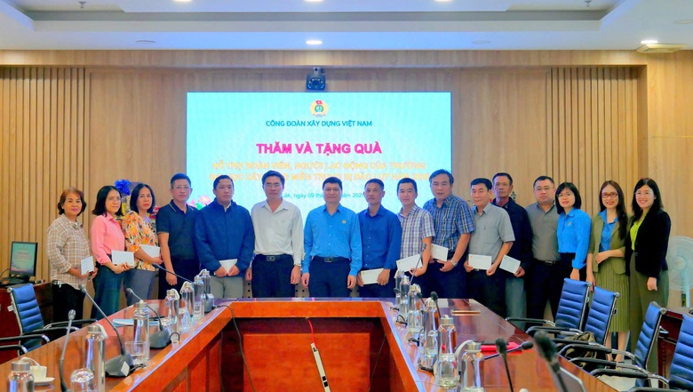 Gắn kết để vững mạnh: H&agrave;nh tr&igrave;nh một năm của C&ocirc;ng đo&agrave;n X&acirc;y dựng Việt Nam- Ảnh 3.