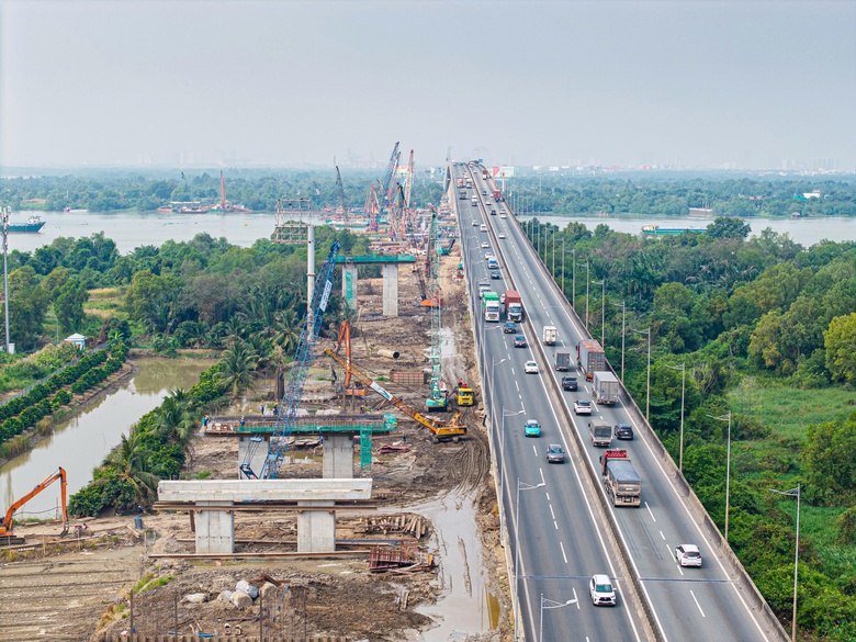 Giá vật liệu tăng bất thường do khâu trung gian, nhà thầu “gánh” chi phí- Ảnh 1. Giá vật liệu tăng bất thường do khâu trung gian, nhà thầu “gánh” chi phí- Ảnh 1.