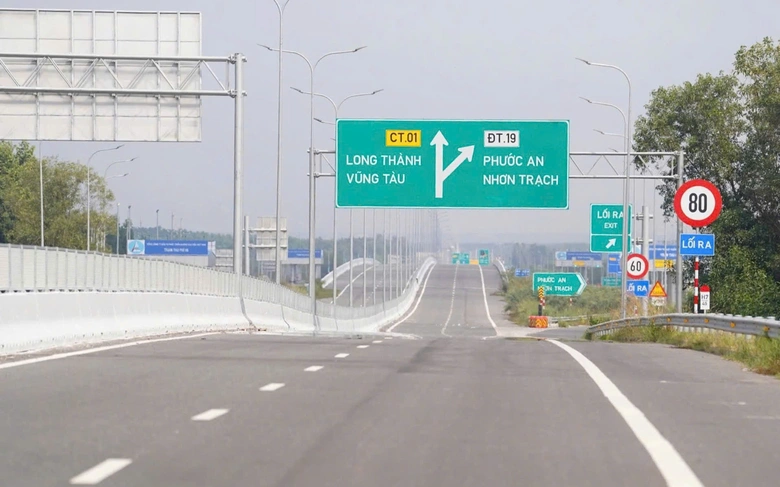 Bộ X&acirc;y dựng ấn định thời gian ho&agrave;n th&agrave;nh loạt dự &aacute;n kết nối s&acirc;n bay Long Th&agrave;nh