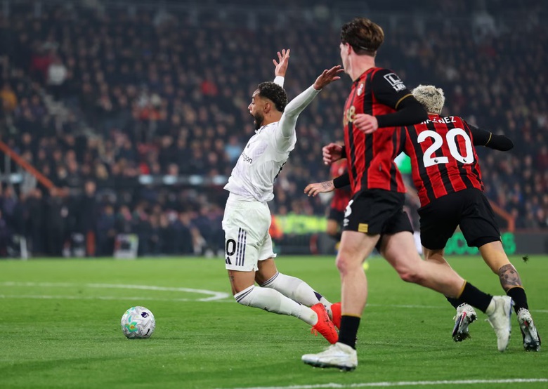Harry Maguire nhận thẻ đỏ, MU bị Bournemouth cầm h&ograve;a đ&aacute;ng tiếc- Ảnh 1.