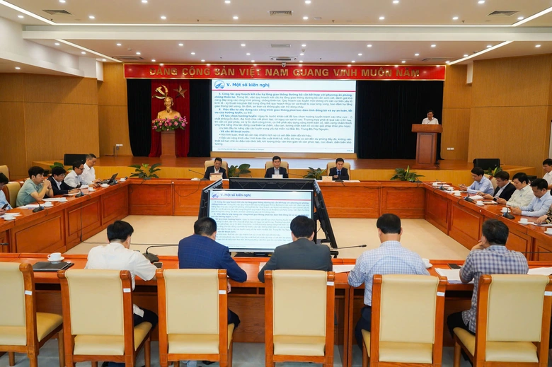 Thứ trưởng L&ecirc; Anh Tuấn: Siết ph&ograve;ng thủ thi&ecirc;n tai từ sớm, giữ vững mạch m&aacute;u giao th&ocirc;ng- Ảnh 4.