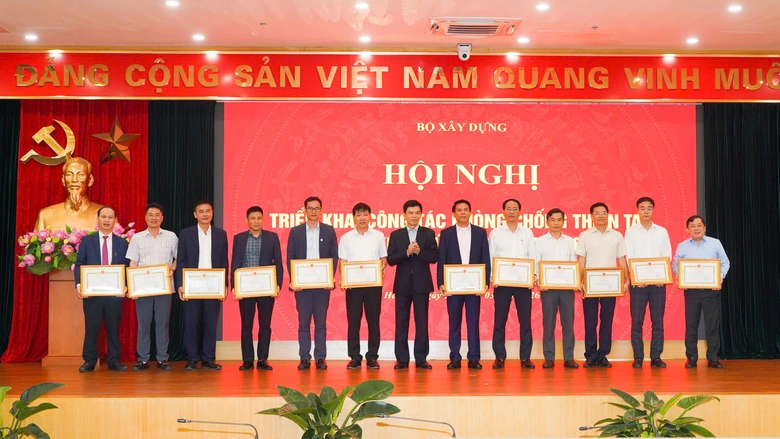 Thứ trưởng L&ecirc; Anh Tuấn: Siết ph&ograve;ng thủ thi&ecirc;n tai từ sớm, giữ vững mạch m&aacute;u giao th&ocirc;ng- Ảnh 3.