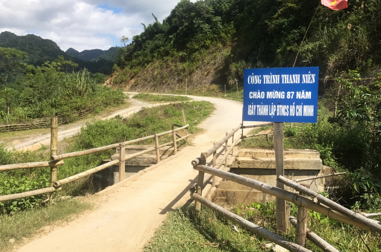 Đo&agrave;n thanh ni&ecirc;n x&atilde; B&igrave;nh Chuẩn cho l&agrave;m những mặt cầ