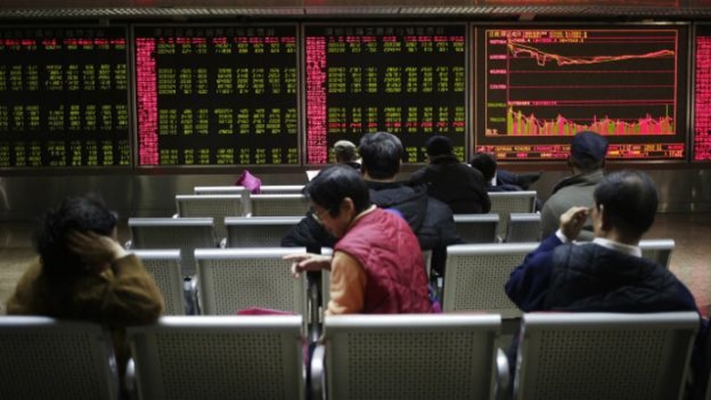 Nh&agrave; đầu tư tại s&agrave;n giao dịch chứng kho&aacute;n Trung Quố