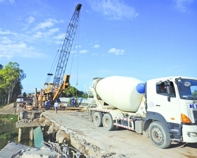 Để ho&agrave;n th&agrave;nh dự &aacute;n trước tết &Acirc;m lịch những người 