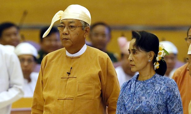 &Ocirc;ng Htin Kyaw v&agrave; b&agrave; Aung San Suu Kyi tại lễ nhậm c