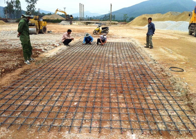 B&agrave;n c&acirc;n b&ecirc; t&ocirc;ng cốt th&eacute;p c&oacute; độ d&agrave;y 20 cm, chiều d&agrave;i 20m, rộng 4,5m được đặt &acirc;m dưới nền đất.