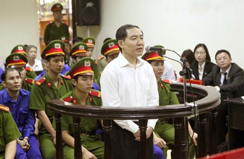 Bị c&aacute;o Dương Ch&iacute; Dũng trước v&agrave;nh m&oacute;ng ngựa