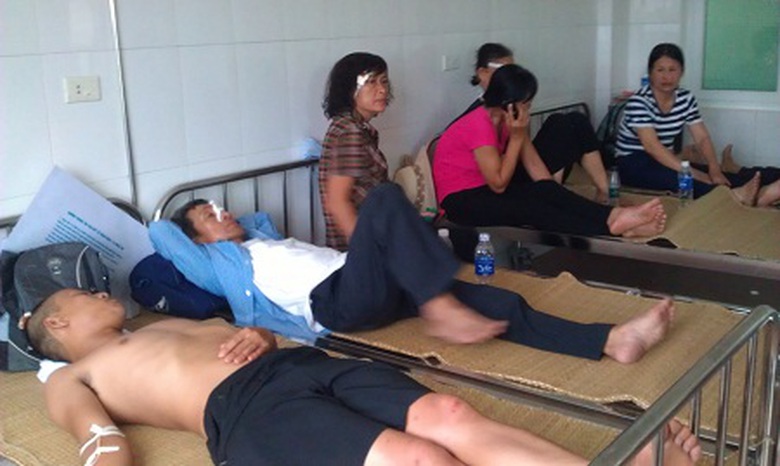 C&aacute;c nạn nh&acirc;n chưa hết b&agrave;ng ho&agrave;ng sau khi chiếc xe gặp nạn