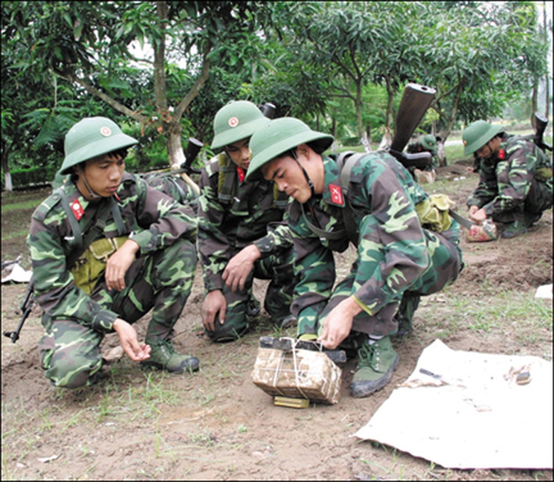 Việc k&eacute;o d&agrave;i thời gian tại ngũ gi&uacute;p c&ocirc;ng t&aacute;c huấn luyện, trang bị kiến thức cho chiến sỹ hiệu quả hơn - ảnh minh họa