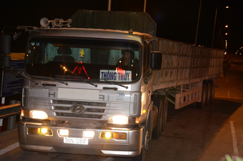 Chỉ cần đứng tại đ&acirc;y 2 buổi, PV đ&atilde; c&oacute; thể điểm mặt c&aacute;c DN chuy&ecirc;n chở qu&aacute; tải như: Viết Hải, Th&ocirc;ng Th&uacute;y, B&igrave;nh Nguy&ecirc;n, XT