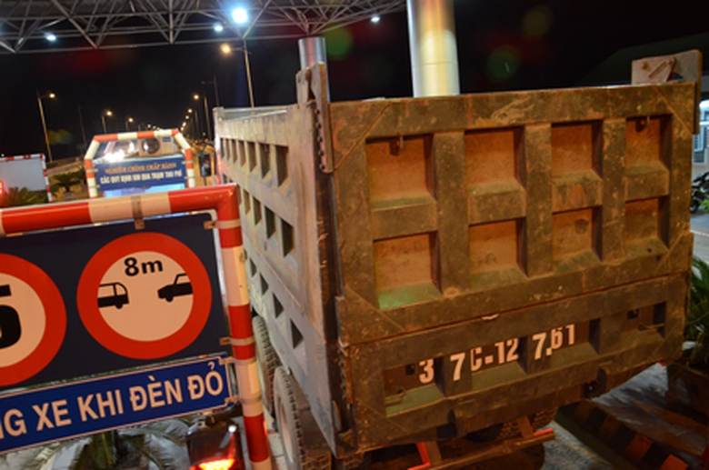 Cơi th&ugrave;ng cao khổng lồ