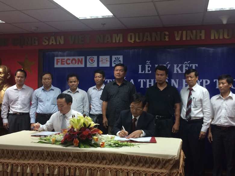 &Ocirc;ng Phạm Việt Khoa - Chủ tịch HĐQT Fecon k&yacute; thoả thuận hợp t&aacute;c với &ocirc;ng Đỗ Ngọc Viện - Hiệu trưởngTrưởng Đại học c&ocirc;ng nghệ GTVT