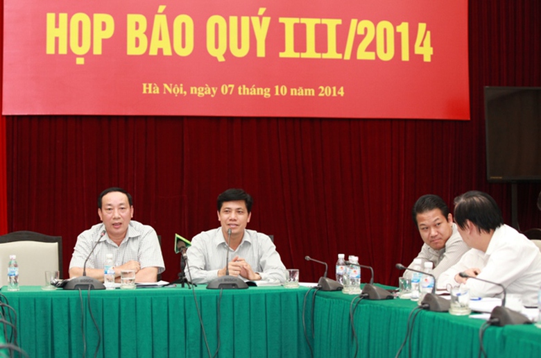 Thứ trưởng Bộ GTVT Nguyễn Hồng Trường, thứ trưởng Nguyễn Ngọc Đ&ocirc;ng chủ tr&igrave; họp b&aacute;o Bộ GTVT th&aacute;ng 9