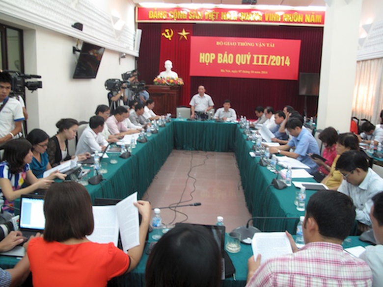 Nhiều c&acirc;u hỏi n&oacute;ng được đặt ra với l&atilde;nh đạo Bộ GTVT