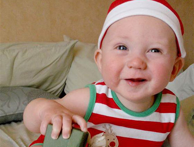 Cậu b&eacute; Jamie b&acirc;y giờ đ&atilde; lớn v&agrave; ho&agrave;n to&agrave;n khoẻ mạnh