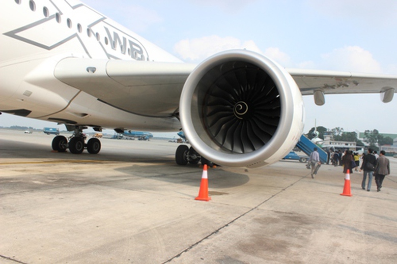 Th&acirc;n v&agrave; c&aacute;nh m&aacute;y bay được l&agrave;m từ sợi carbon