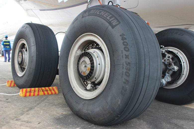 Lốp m&aacute;y bay được sản xuất bằng c&ocirc;ng nghệ hiện đại nhất hiện nay
