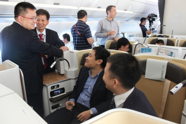 H&agrave;nh kh&aacute;ch cảm nhận r&otilde; sự tho&aacute;i m&aacute;i khi ngồi ở khoang d&agrave;nh cho hạng thượng gia