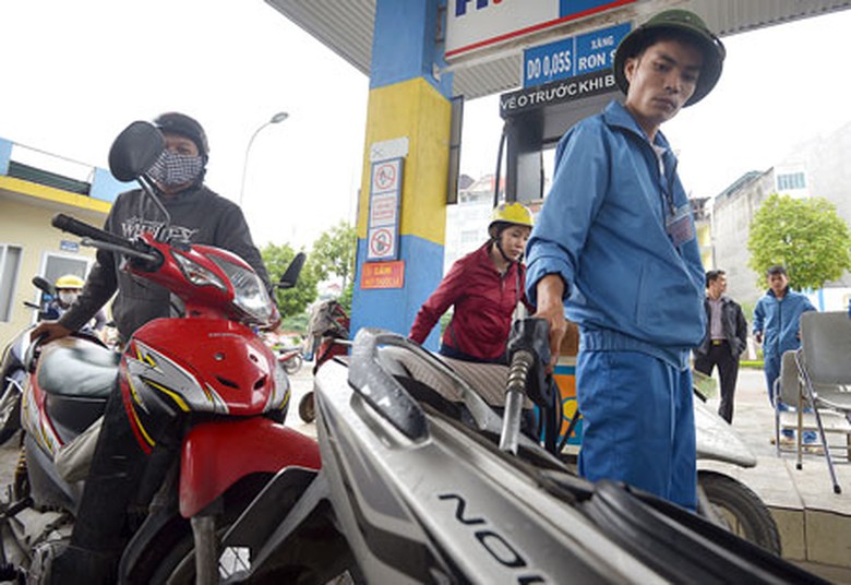 Gi&aacute; b&aacute;n lẻ xăng dầu đ&aacute;ng lẽ c&ograve;n giảm mạnh hơn nữa nếu thị trường trong nước v&agrave; thế giới th&ocirc;ng nhau