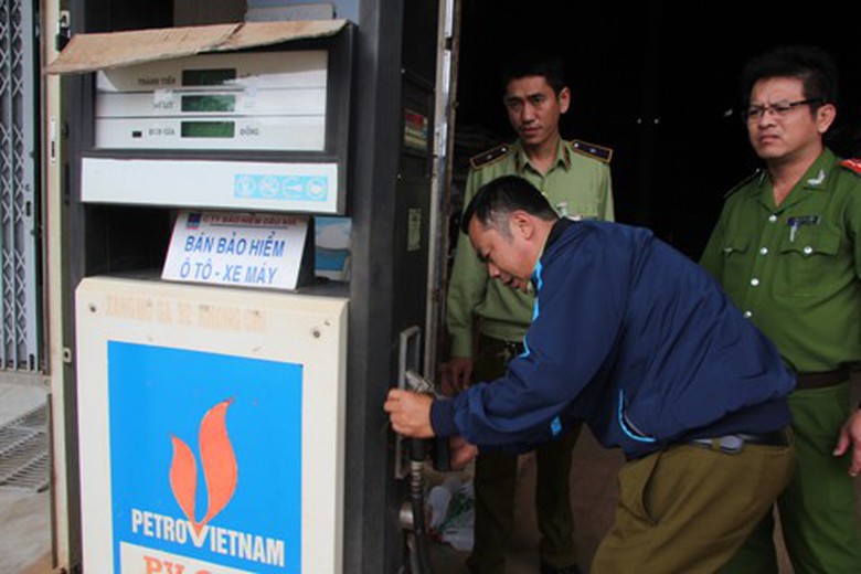 C&acirc;y xăng gian lận bị bắt quả tang