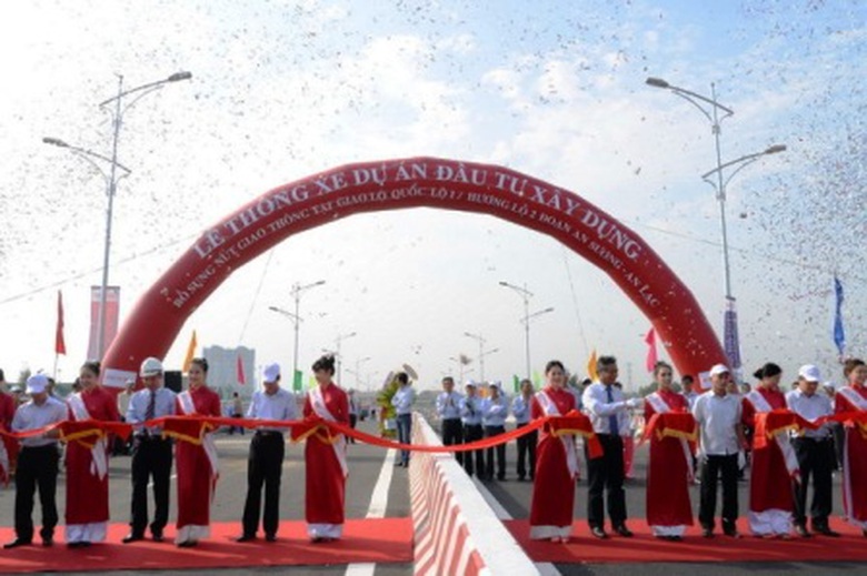 Kể từ 10 giờ ng&agrave;y 15/1/2015, sẽ tổ chức th&ocirc;ng xe to&agrave;n bộ n&uacute;t giao th&ocirc;ng QL1-Hương lộ 2, 