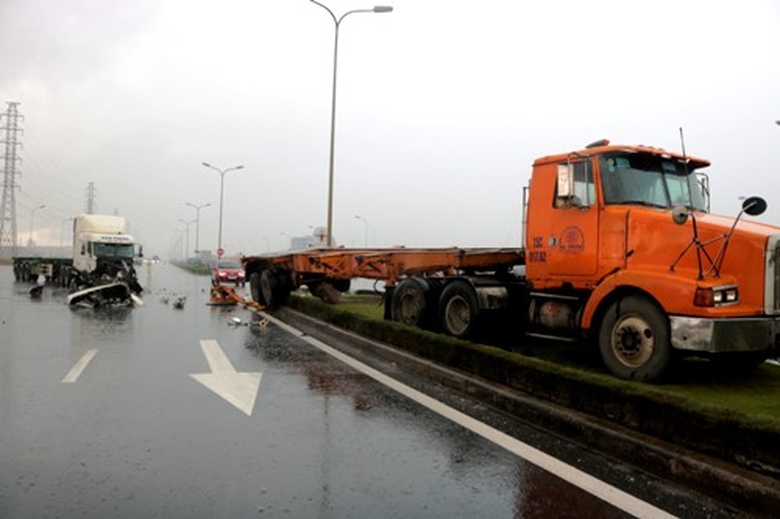 xe đầu k&eacute;o 1