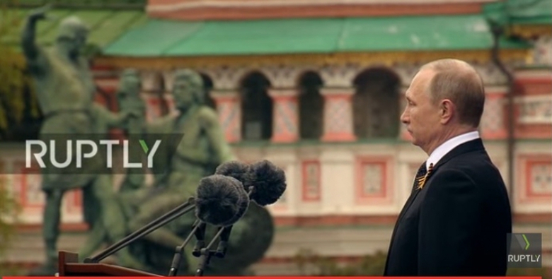 Sau b&agrave;i ph&aacute;t biểu &ocirc;ng Putin v&agrave; h&agrave;ng vạn người Nga 