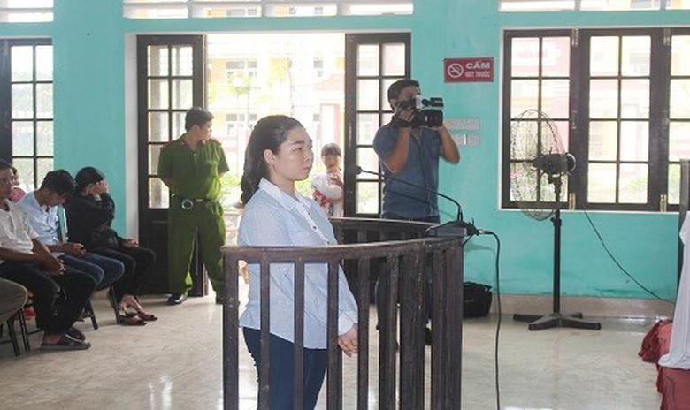 nu-giup-viec-trom-gan-100-cay-vang-cua-chu-lanh-an