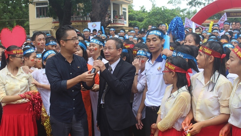 Doi- mua- co- vu- cau- be- Google- chinh- phuc- Du