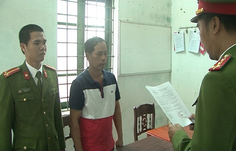 Bat- giu- 7X- vay- tien- ty- cua- mot- phu- nu- ro