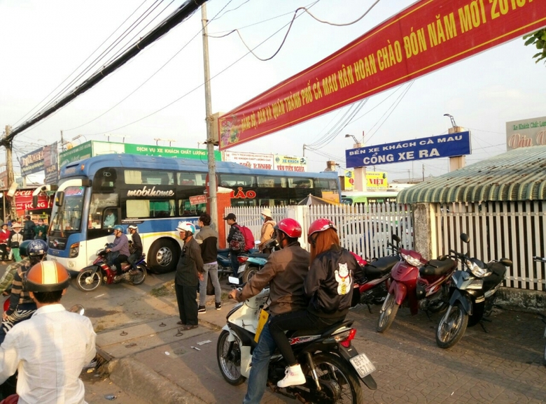 ben xe c&agrave; mau