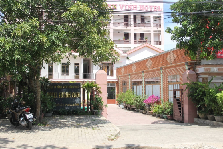 Ky-luat-nu-can-bo-vao-KS-lay-sam-cau