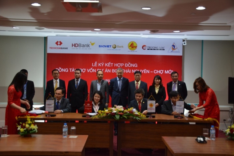 Đại diện nh&agrave; đầu tư v&agrave; c&aacute;c nh&agrave; t&agrave;i trợ vốn tại lễ 