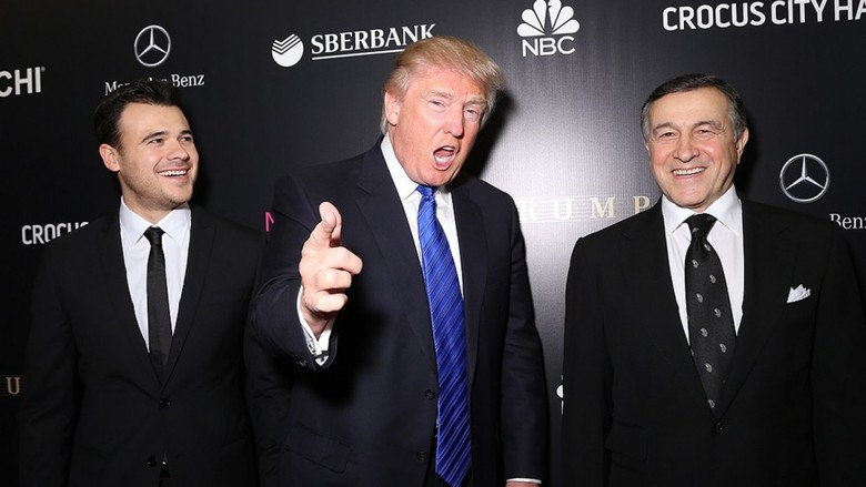 Ca sĩ người nga Emin Agalarov (trái), ông Do