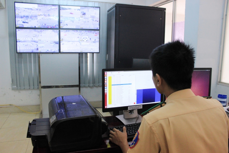 CSGT Đ&agrave; Nẵng theo doi, tong hop phuong tien vi pha