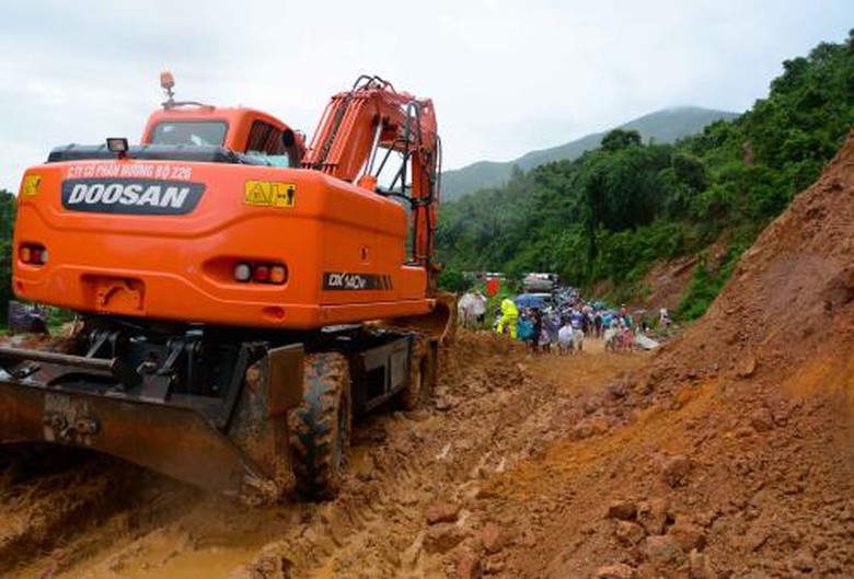 093621_dien-bien-sat-lo-nghiem-trong-tren-quoc-lo-