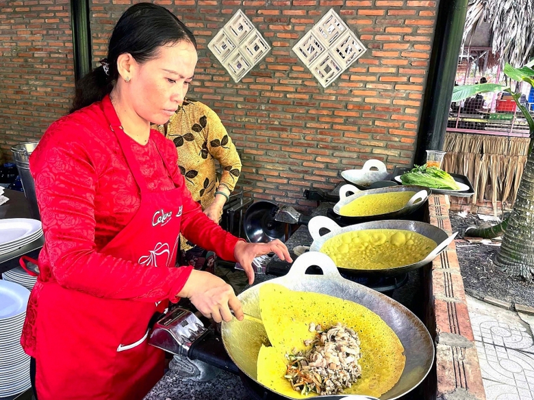 den lang du lich sinh thai ong de kham pha mon ngon va check in miet vuon song nuoc