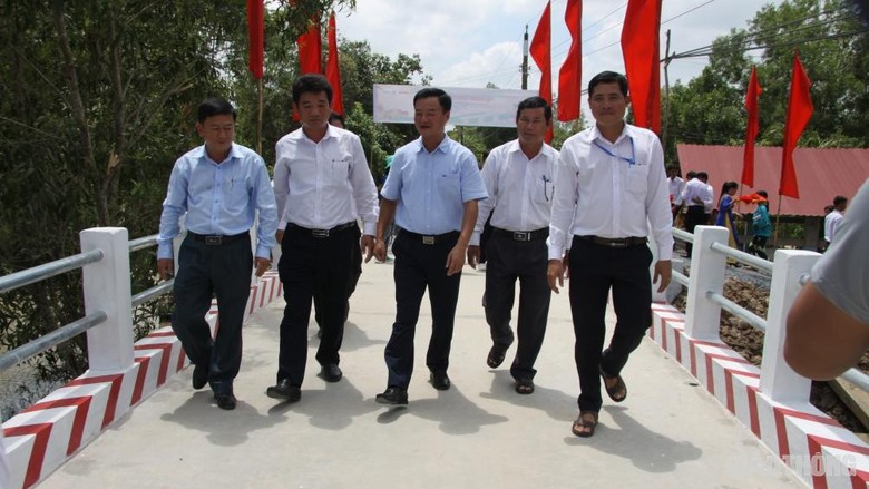 Kh&aacute;nh th&agrave;nh cầu 30/4 do B&aacute;o Giao th&ocirc;ng v&agrave; C&ocirc;ng ty SASCO t&agrave;i trợ