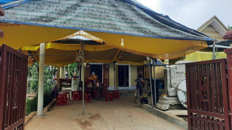 Chưa đầy một th&aacute;ng, hai đứa trẻ mất cả cha lẫn mẹ