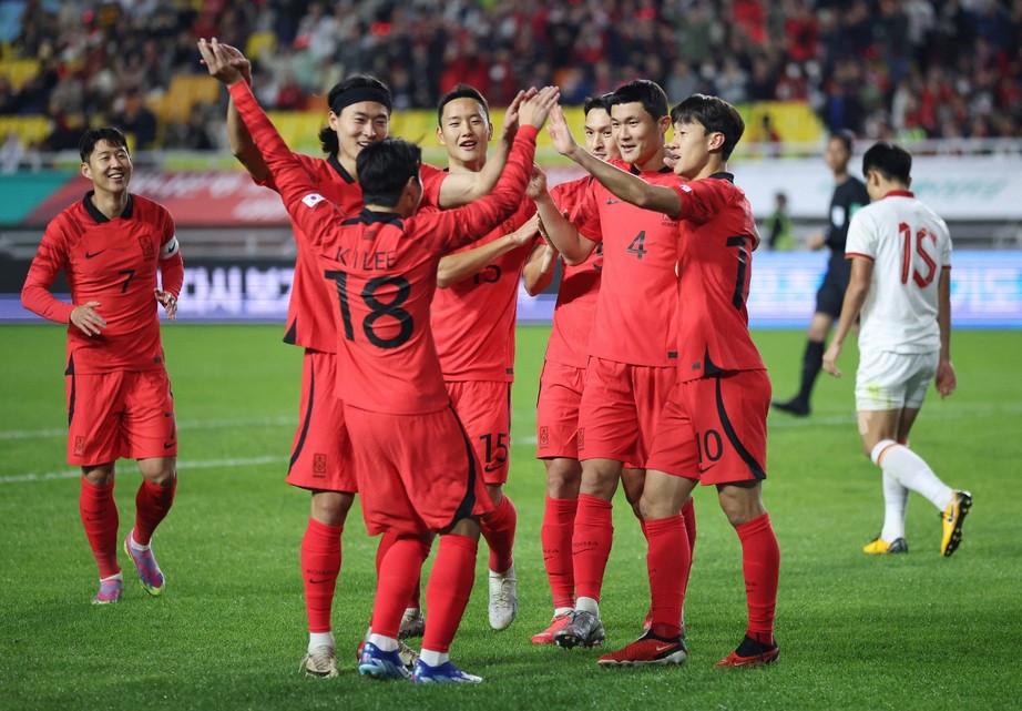 Son Heung-min tỏa sáng, Hàn Quốc thắng dễ đội tuyển Việt Nam  - Ảnh 1.