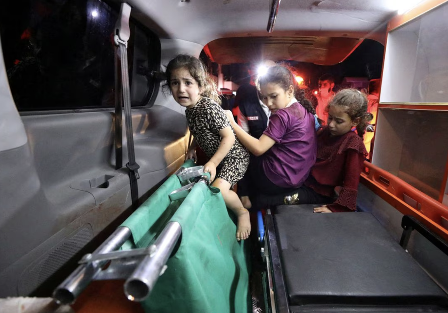 Nổ lớn tại bệnh viện ở Gaza lên tới 500 người tử nạn, Israel - Palestine đổ lỗi cho nhau - Ảnh 1.