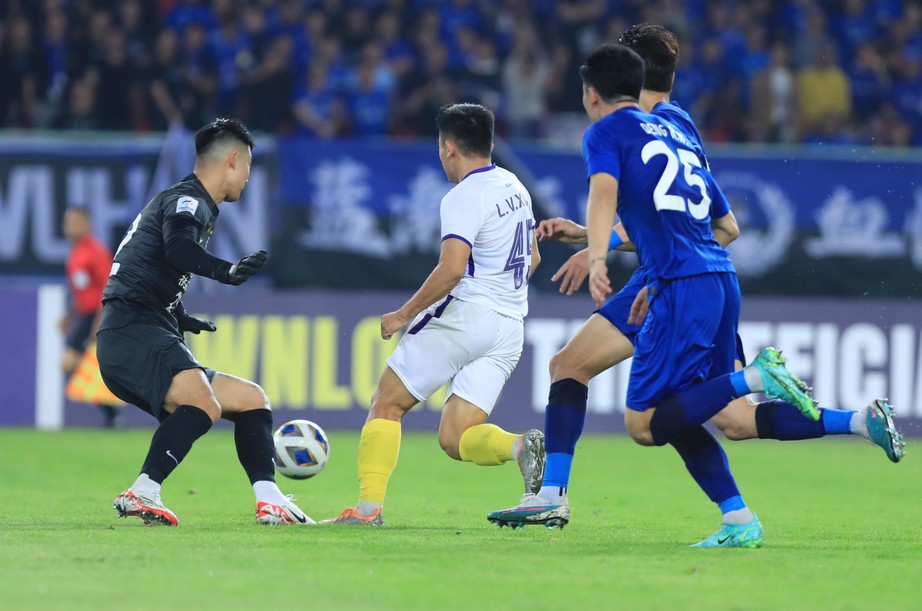 Cúp C1 châu Á: Chơi thiếu 2 người, Hà Nội vẫn khiến CLB Trung Quốc toát mồ hôi  - Ảnh 1.