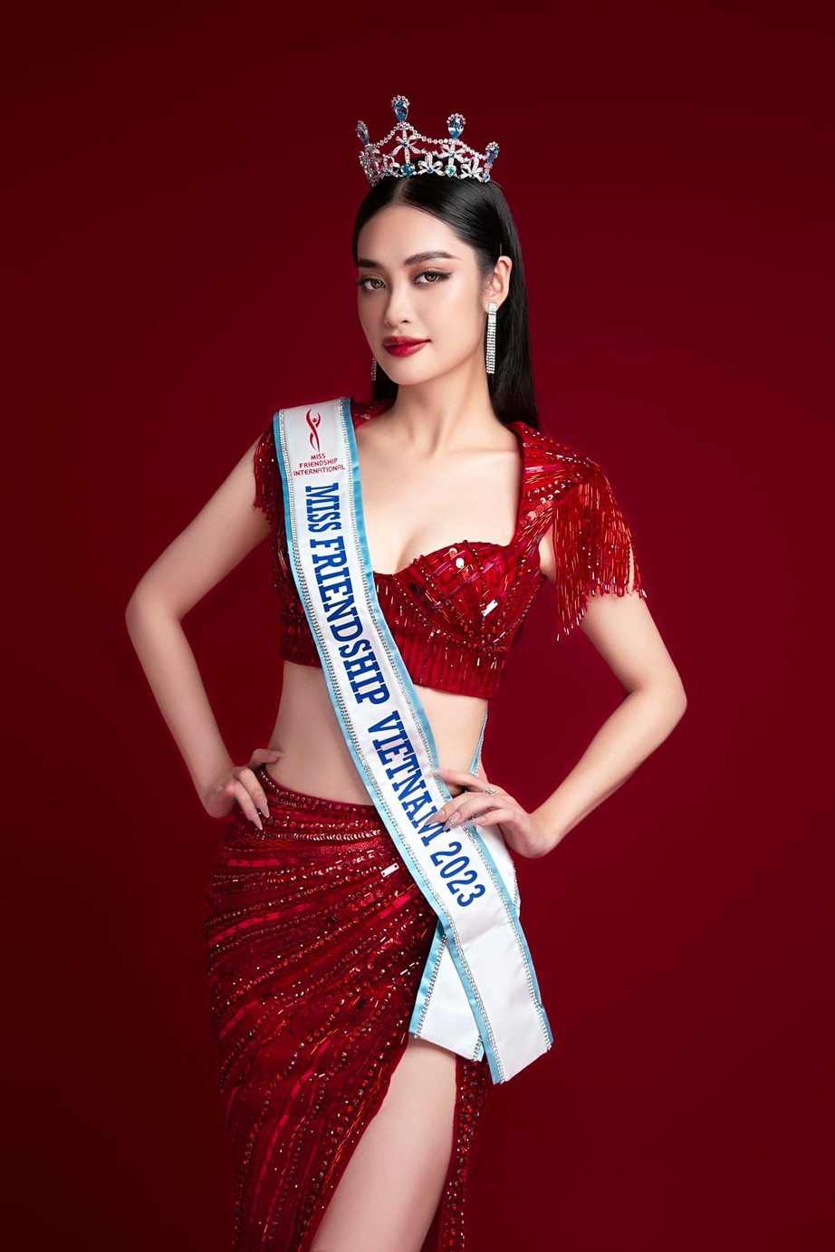 Người đẹp dân tộc Tày Nông Thúy Hằng giành ngôi vị Á hậu 2 Hoa hậu Hữu nghị Quốc tế 2023 - Ảnh 3.