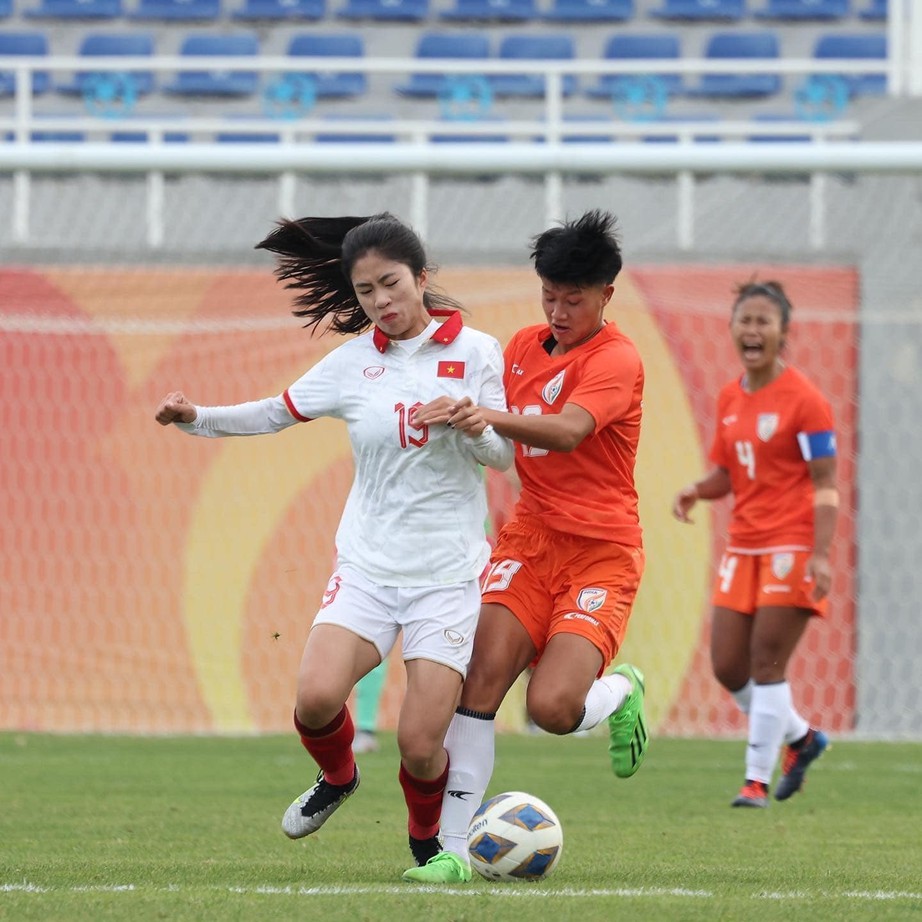 Vòng loại Olympic 2024: Tuyển nữ Việt Nam thắng Ấn Độ trong trận đấu có 4 bàn bằng đầu - Ảnh 1.