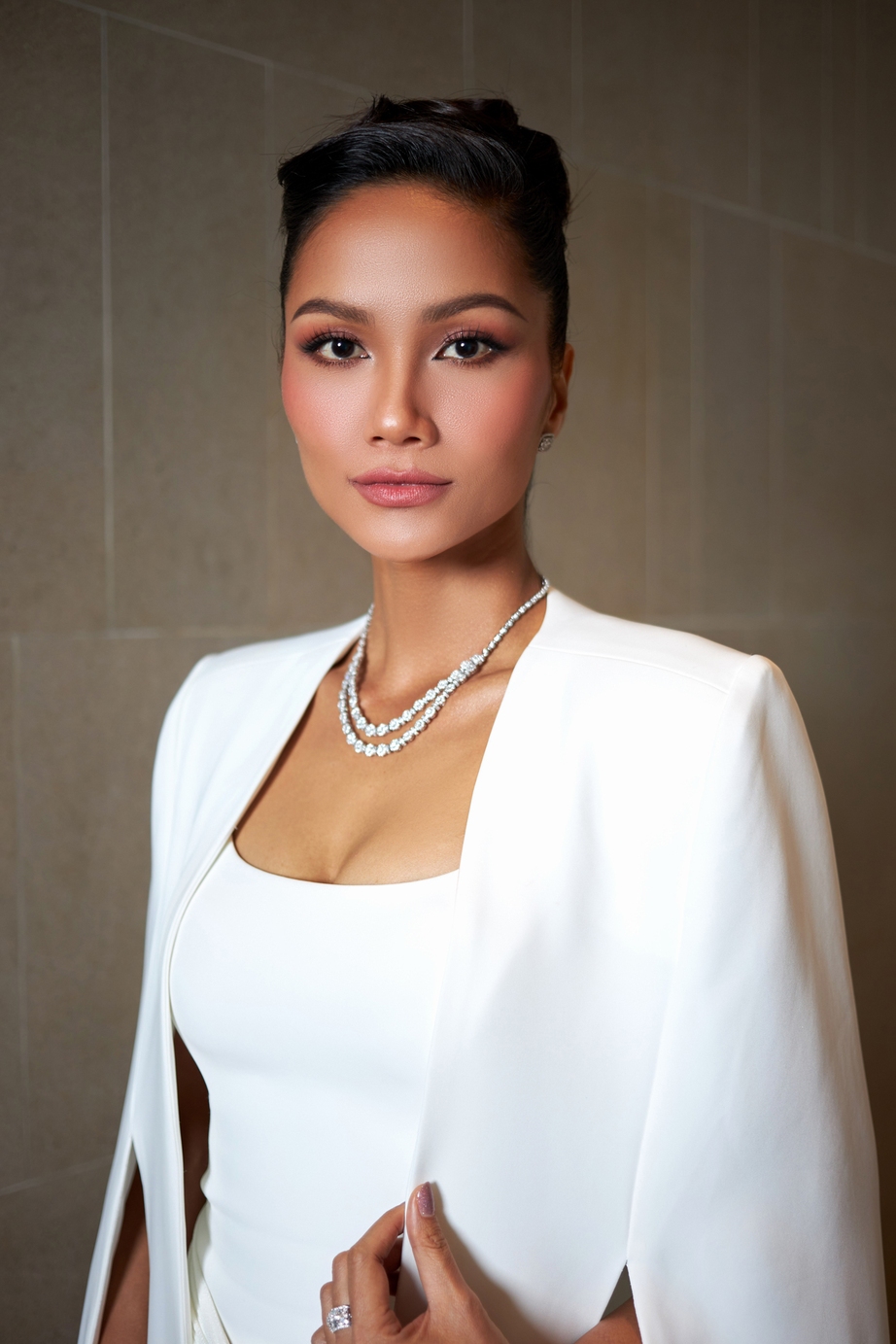 Lộ diện &quot;bộ thất quyền lực&quot; của Hoa hậu Hoàn vũ Việt Nam 2023 - Ảnh 2.