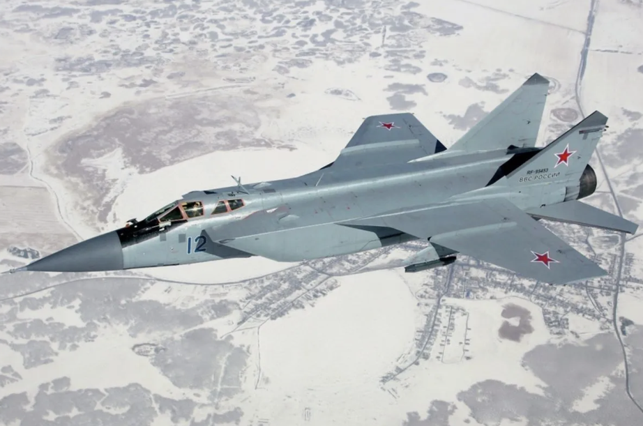 Sau động thái của Mỹ, chiến cơ MiG-31 của Nga nhận lệnh xuất kích - Ảnh 1.