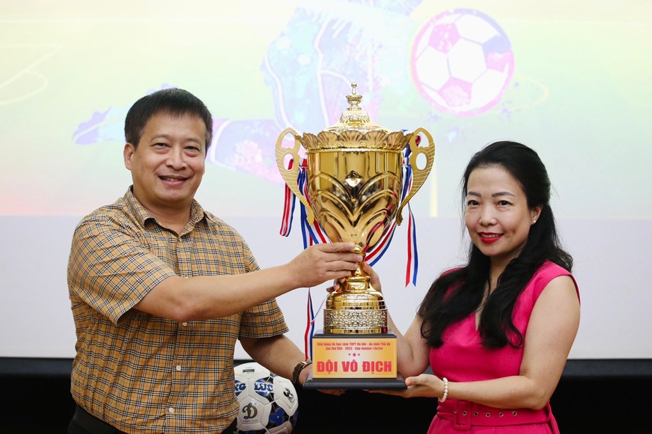 100 đội tranh ngôi vô địch giải bóng đá học sinh THPT Hà Nội 2023 - Ảnh 1.