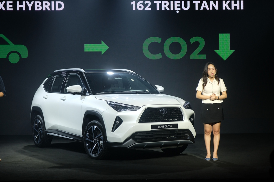 Ô tô hybrid ồ ạt đổ bộ thị trường Việt Nam - Ảnh 2.